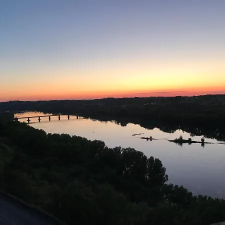 Dans La Loge De Marguerite Avec Sauna *