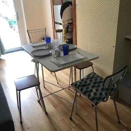 Dans La Loge De Marguerite Avec Sauna