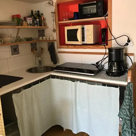 Dans La Loge De Marguerite Avec Sauna *